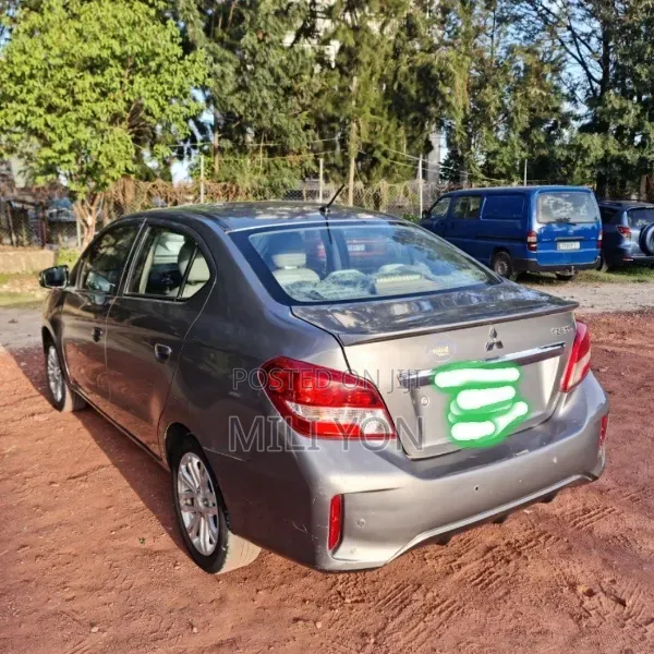 Mitsubishi Attrage 2021 Silver