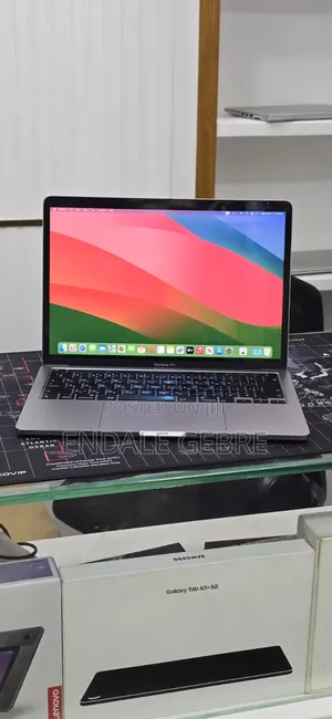 New Laptop Apple MacBook Pro 2020 8GB Intel Core i5 SSD 512GB