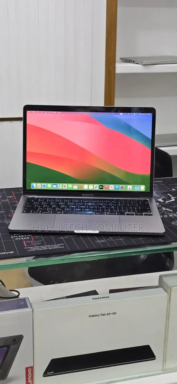 New Laptop Apple MacBook Pro 2020 8GB Intel Core i5 SSD 512GB