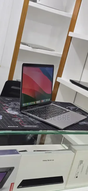 New Laptop Apple MacBook Pro 2020 8GB Intel Core i5 SSD 512GB
