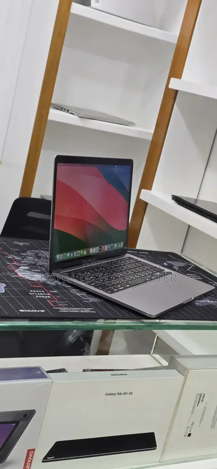 New Laptop Apple MacBook Pro 2020 8GB Intel Core i5 SSD 512GB
