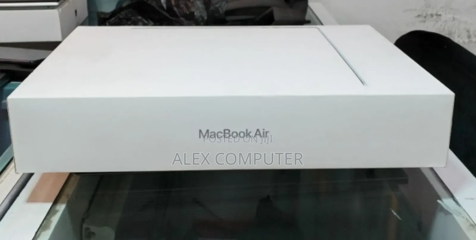 New Laptop Apple MacBook Air 2025 M4 16GB Apple M4 SSD 512GB