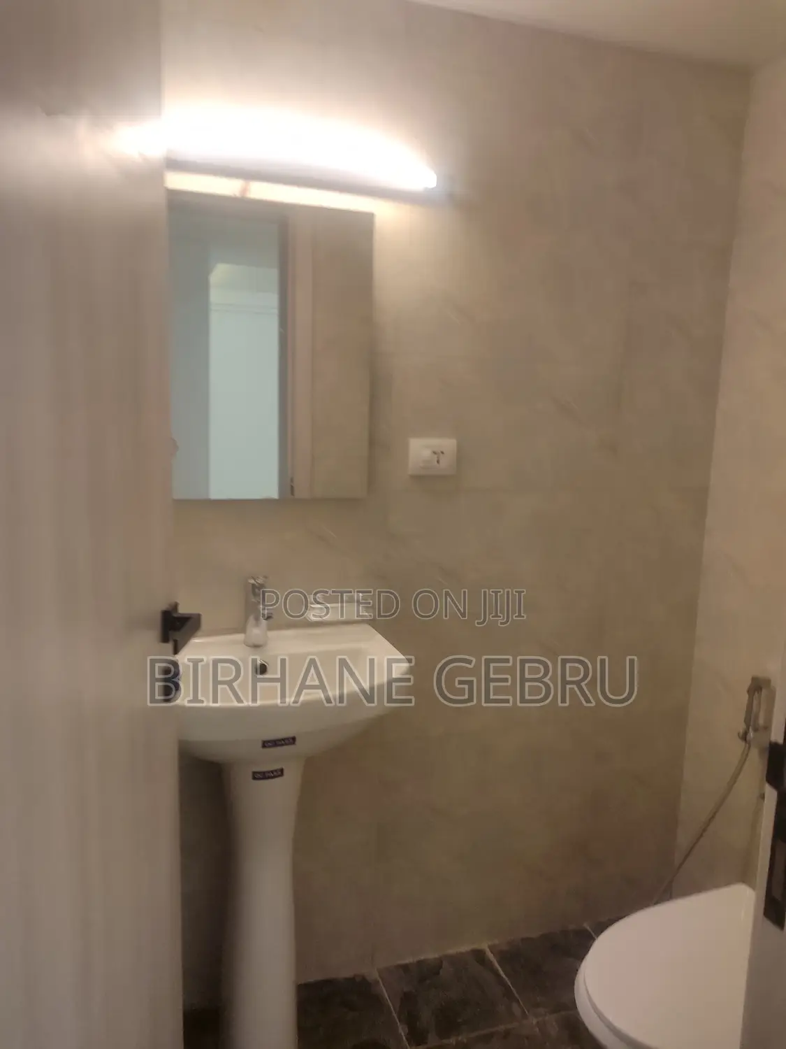 2bdrm Apartment in Luxury Semi, Kirkos for rent
