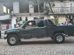 Toyota Hilux 2000 Green