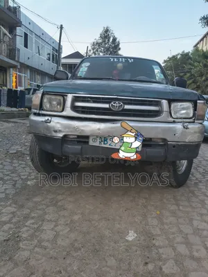 Toyota Hilux 2000 Green