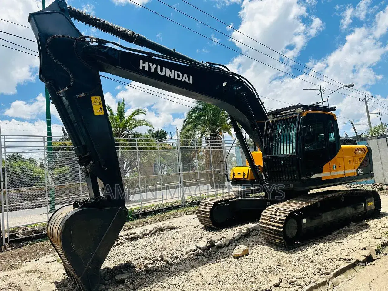ለሽያጭ የቀረበ – Hyundai 220-9s Excavator ውጭ ሀገር አገልግሎ የመጣ፣