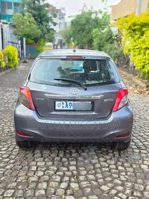 Toyota Yaris 2012 Gray