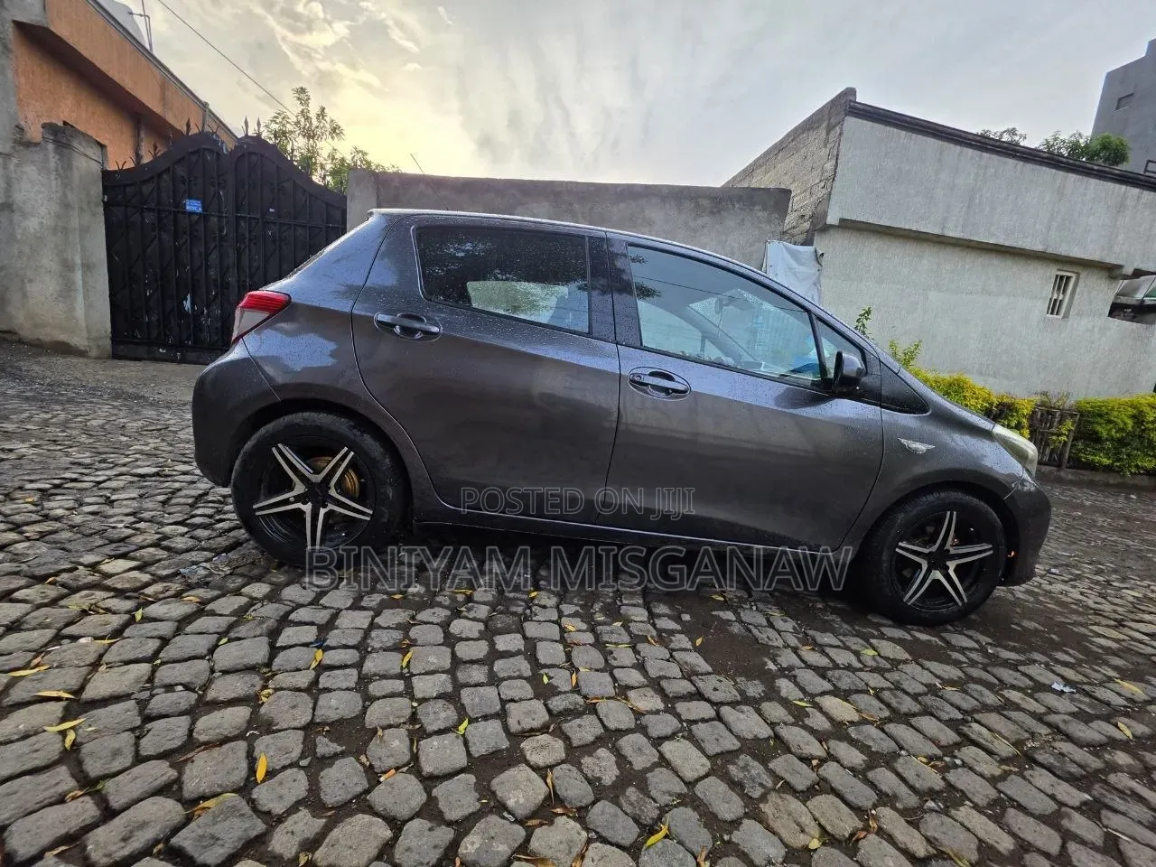 Toyota Yaris 2012 Gray