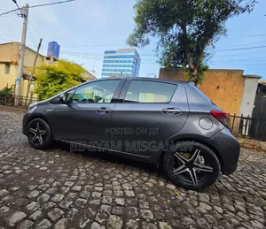 Toyota Yaris 2012 Gray