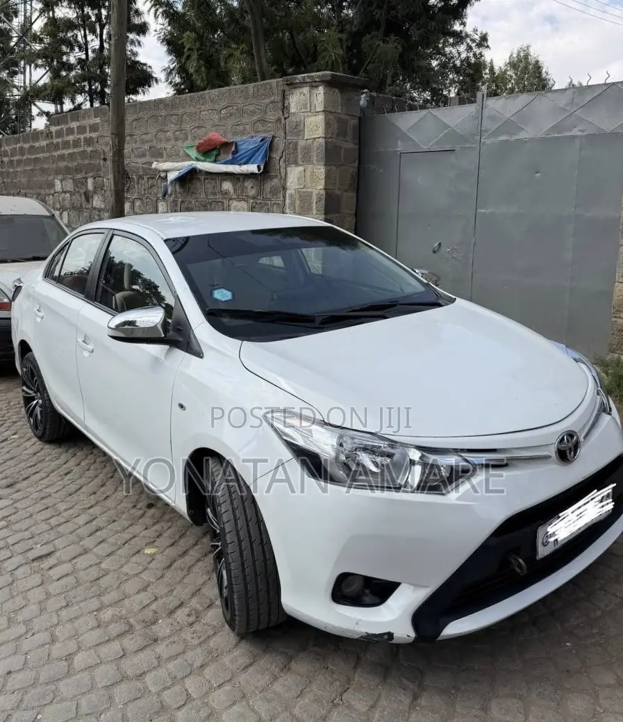 Toyota Yaris 2014 White