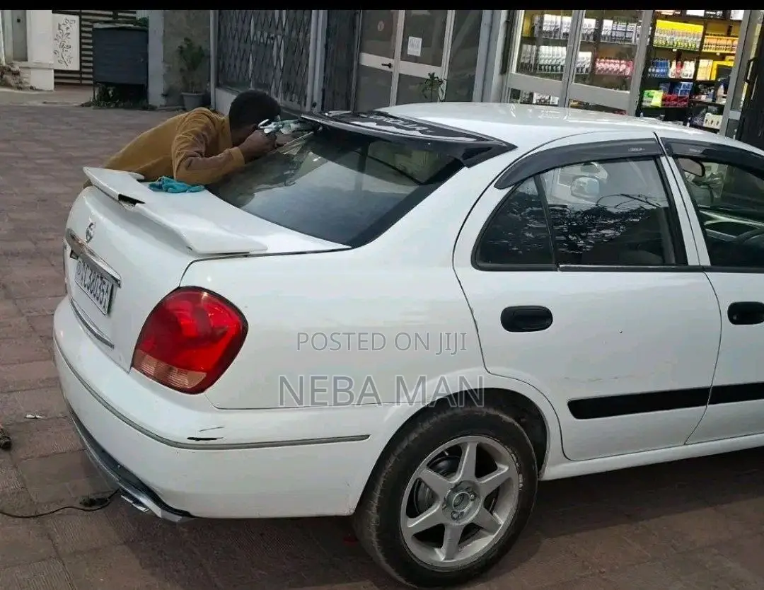 Nissan Sunny 2005 White