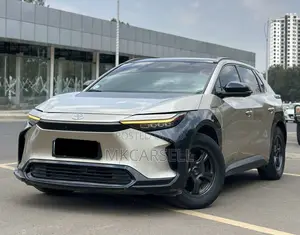Toyota bZ4X 71.4 kWh FWD 2023 Gold