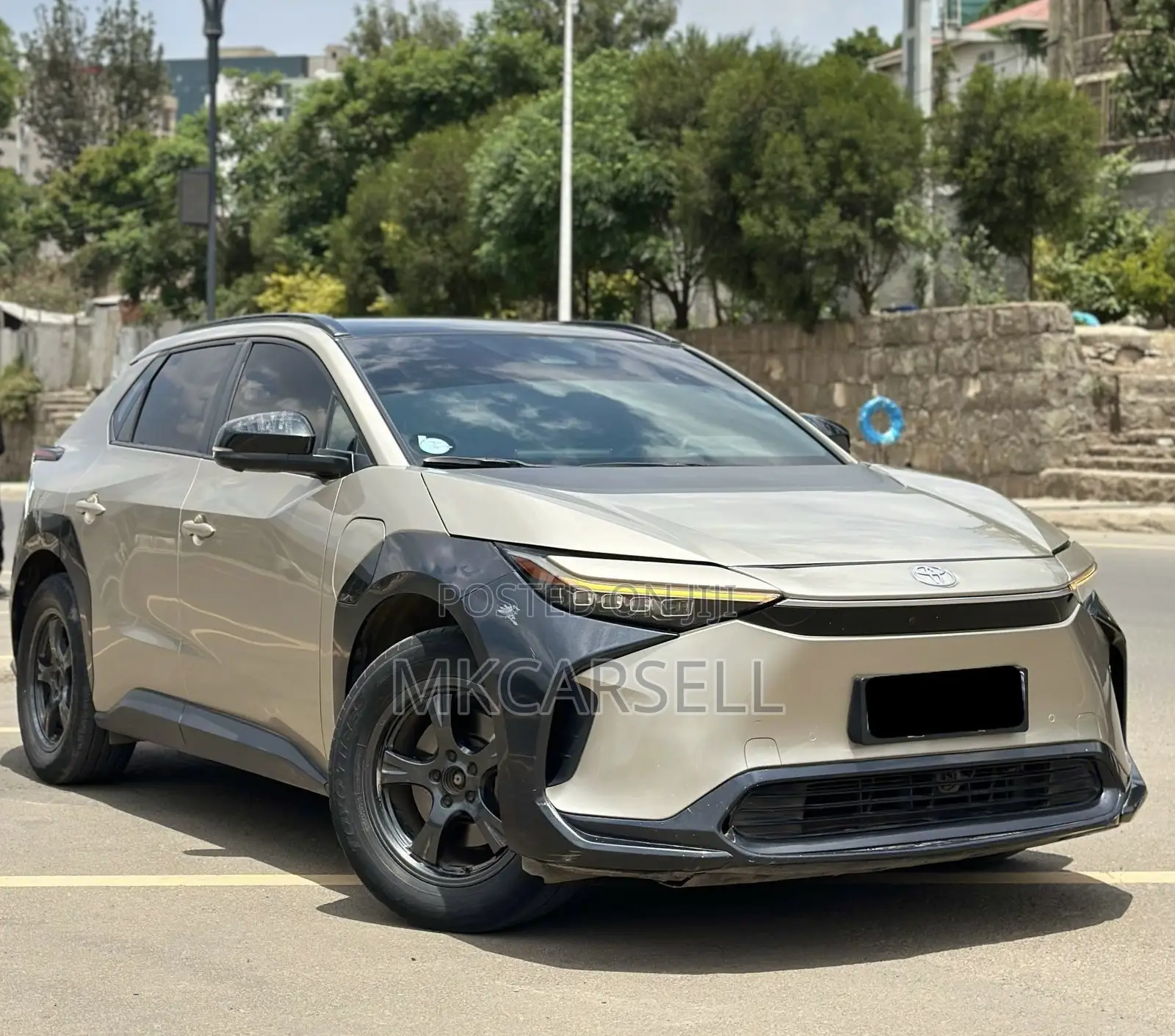 Toyota bZ4X 71.4 kWh FWD 2023 Gold