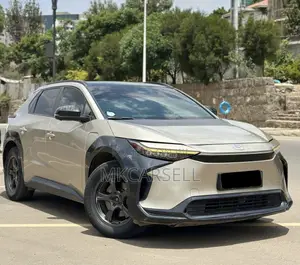 Toyota bZ4X 71.4 kWh FWD 2023 Gold