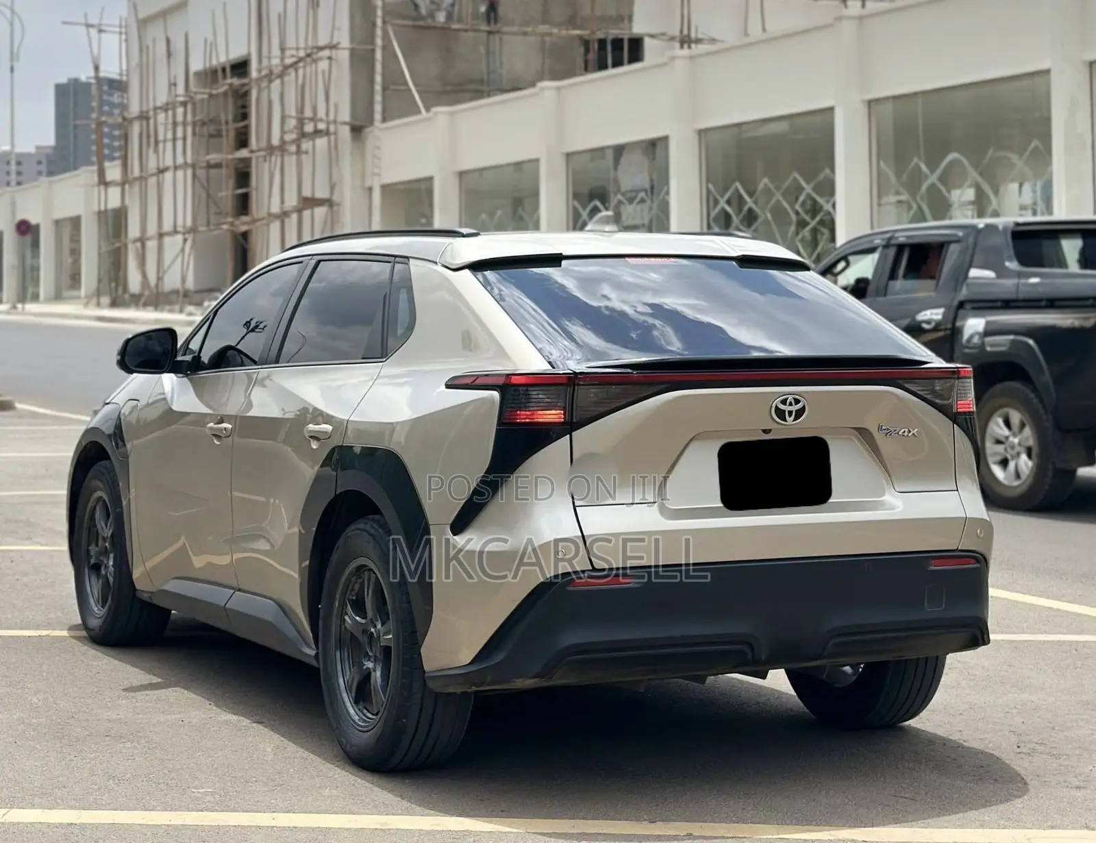 Toyota bZ4X 71.4 kWh FWD 2023 Gold