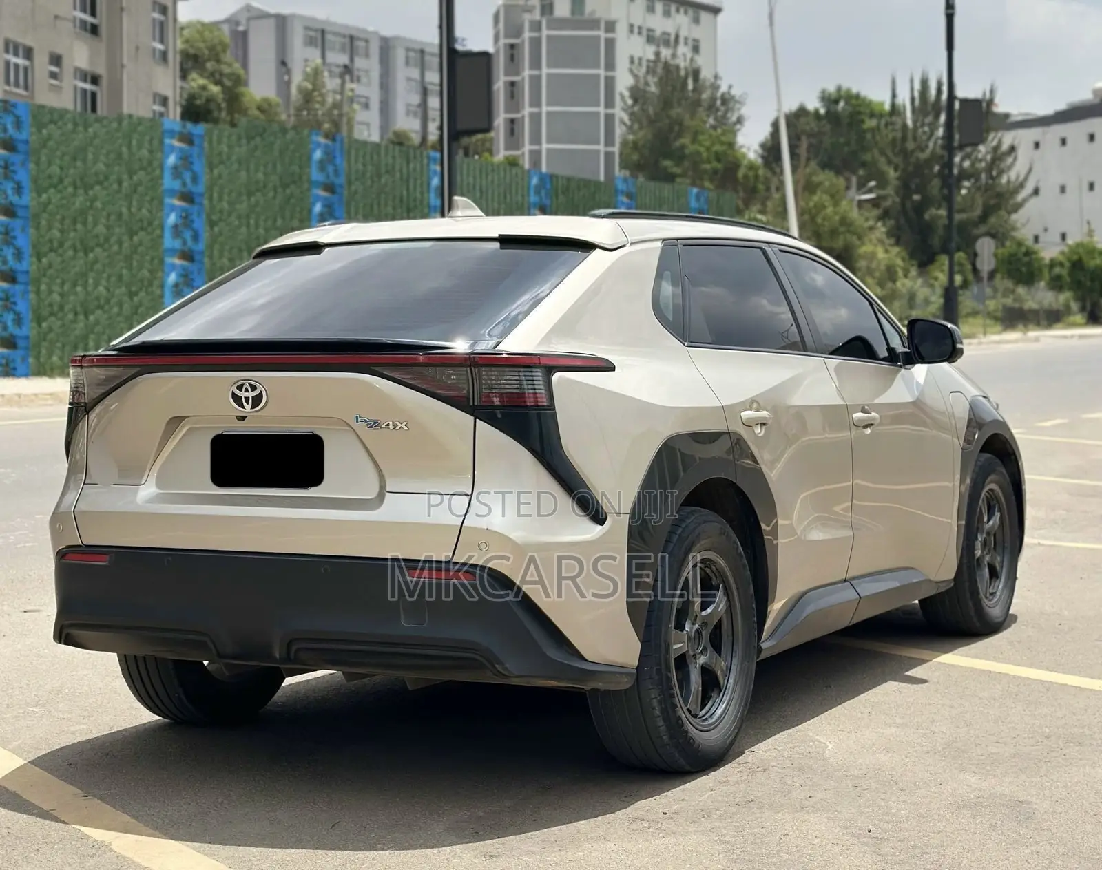 Toyota bZ4X 71.4 kWh FWD 2023 Gold