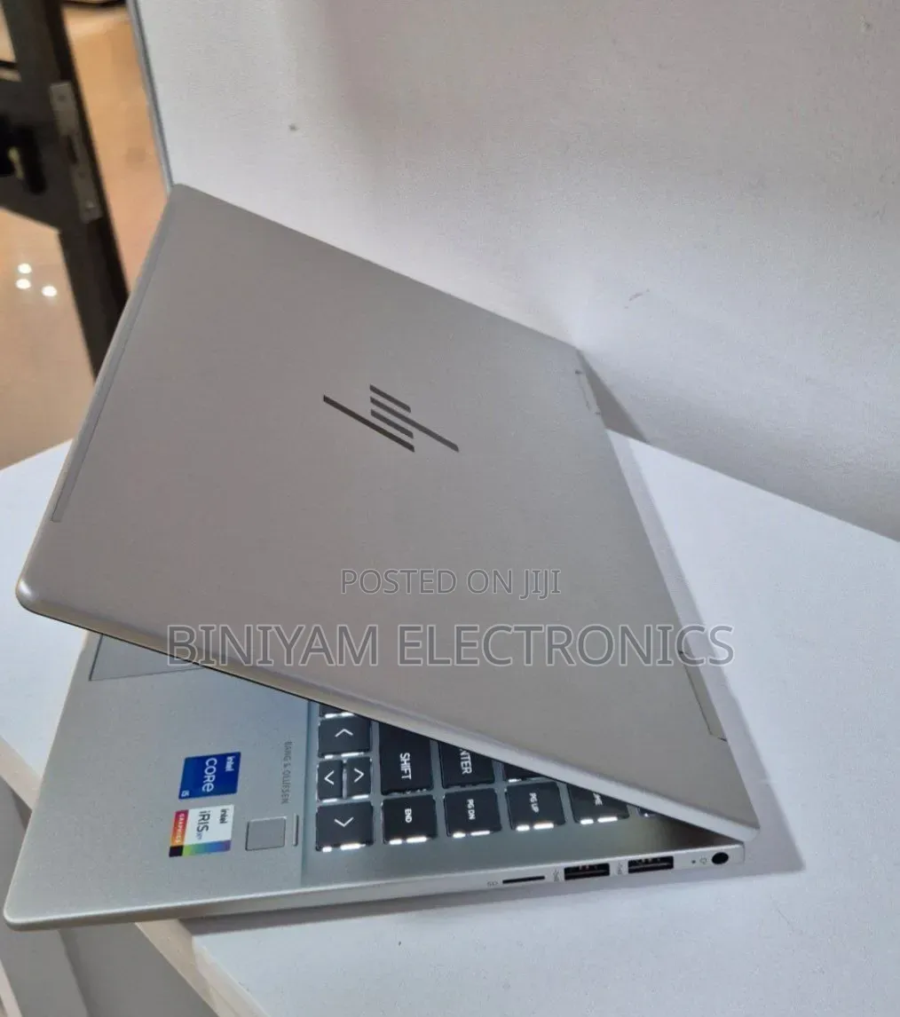 New Laptop HP Envy X360 8GB Intel Core i5 SSD 512GB