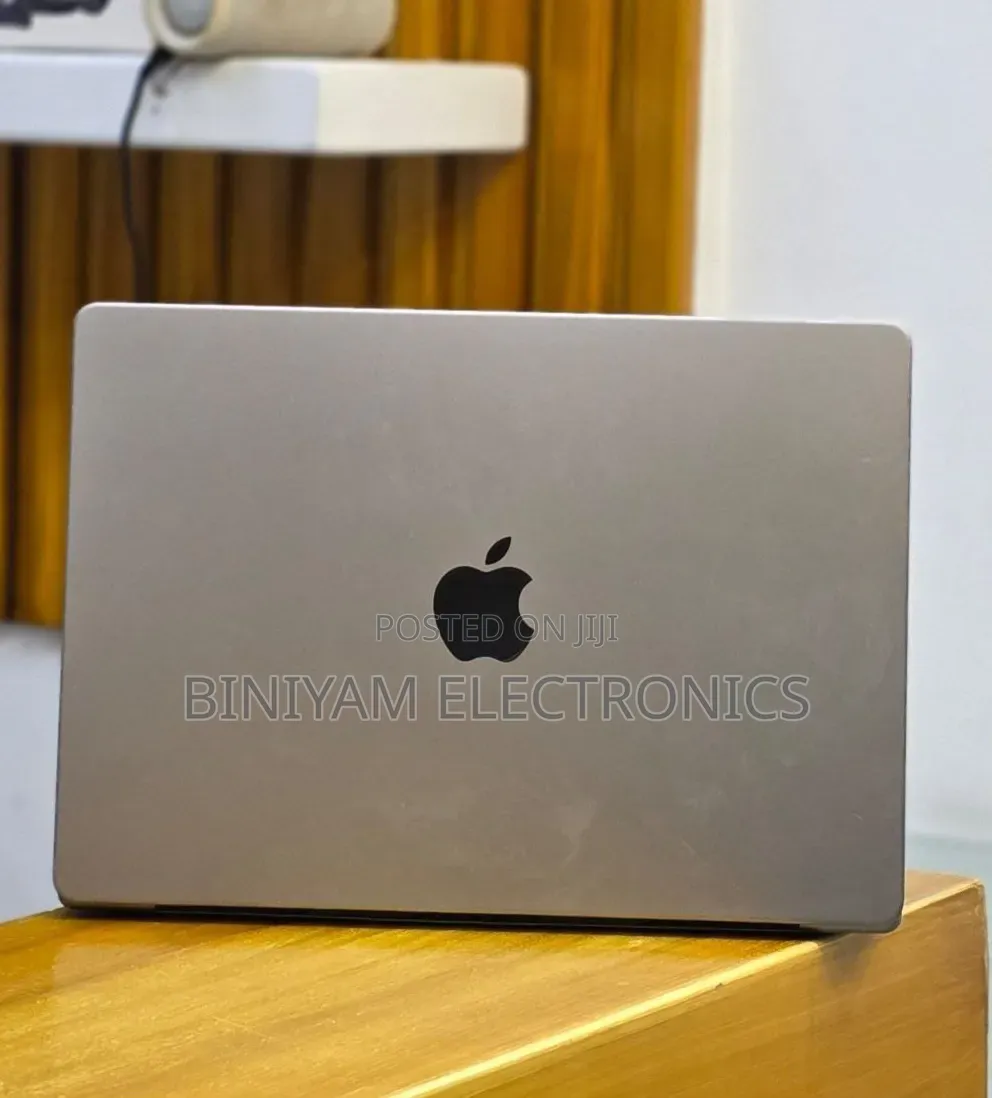 New Laptop Apple MacBook Pro 32GB Apple M1 Pro SSD 512GB