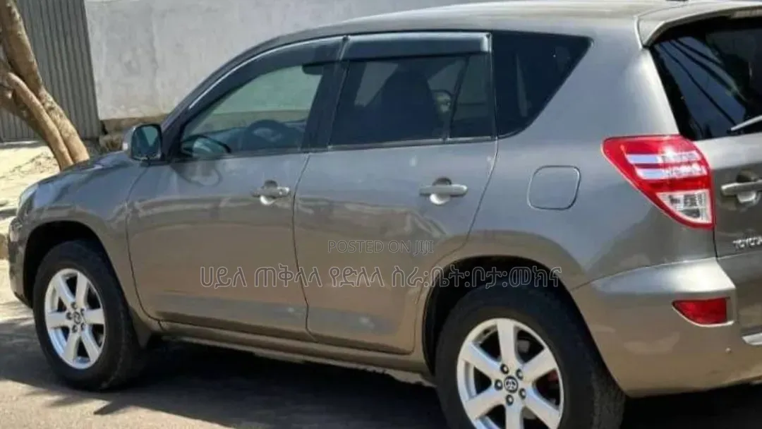 Toyota RAV4 2010 Teal