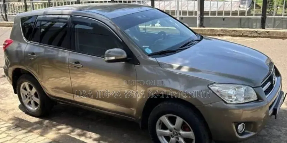 Toyota RAV4 2010 Teal