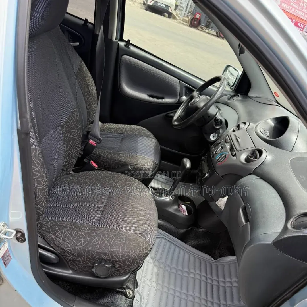 Toyota Vitz 2004 Blue