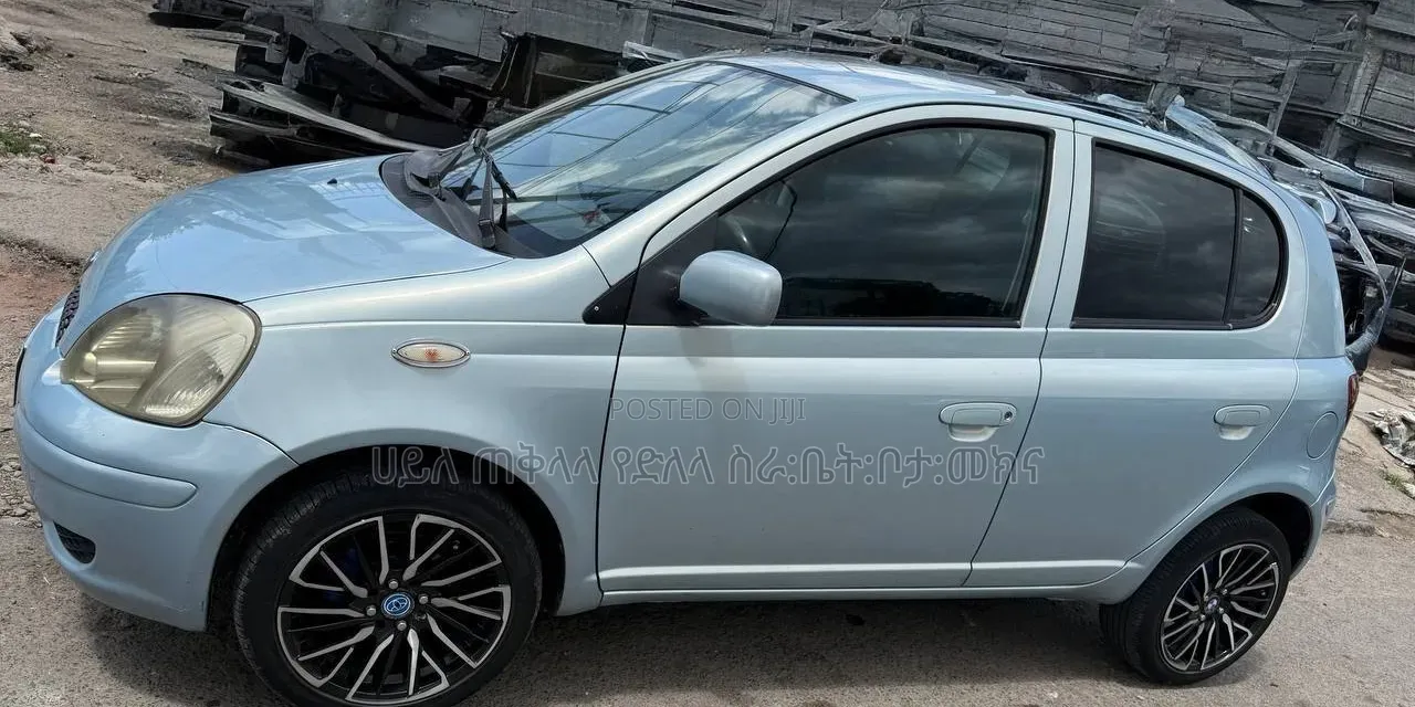 Toyota Vitz 2004 Blue