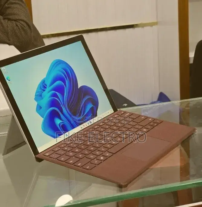 New Laptop Microsoft Surface Pro 7 8GB Intel Core i5 SSD 128GB
