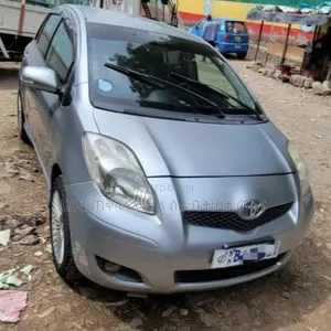 Toyota Yaris 2010 Silver