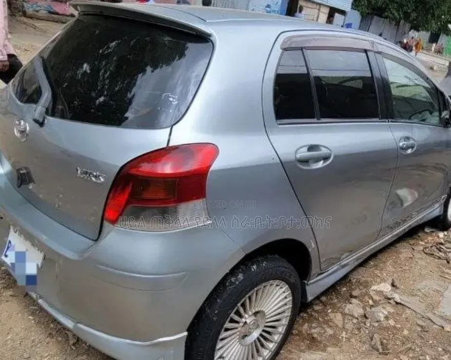 Toyota Yaris 2010 Silver