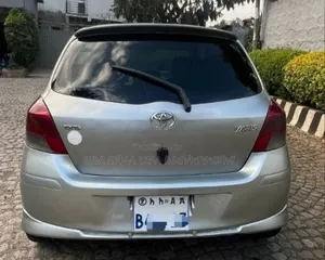 Toyota Yaris 2010 Silver