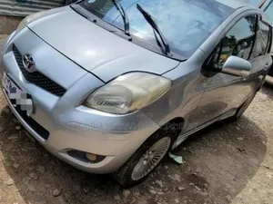 Toyota Yaris 2010 Silver