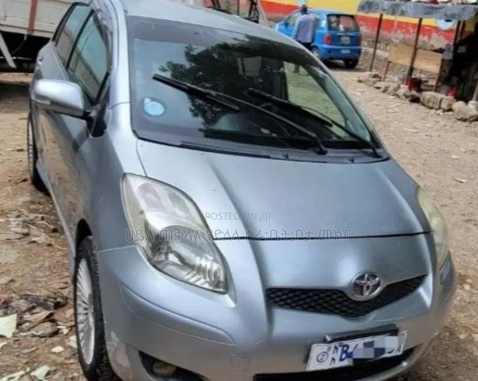 Toyota Yaris 2010 Silver