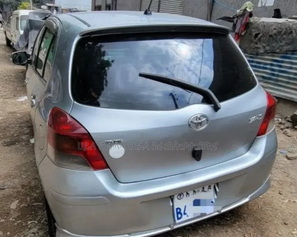Toyota Yaris 2010 Silver