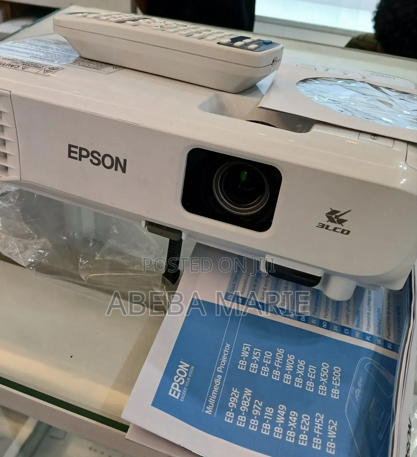 Brand New Epson Eb-E01 Projector With Cartoon
