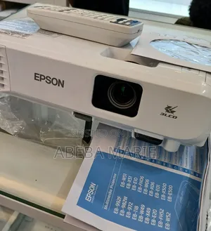 Brand New Epson Eb-E01 Projector With Cartoon