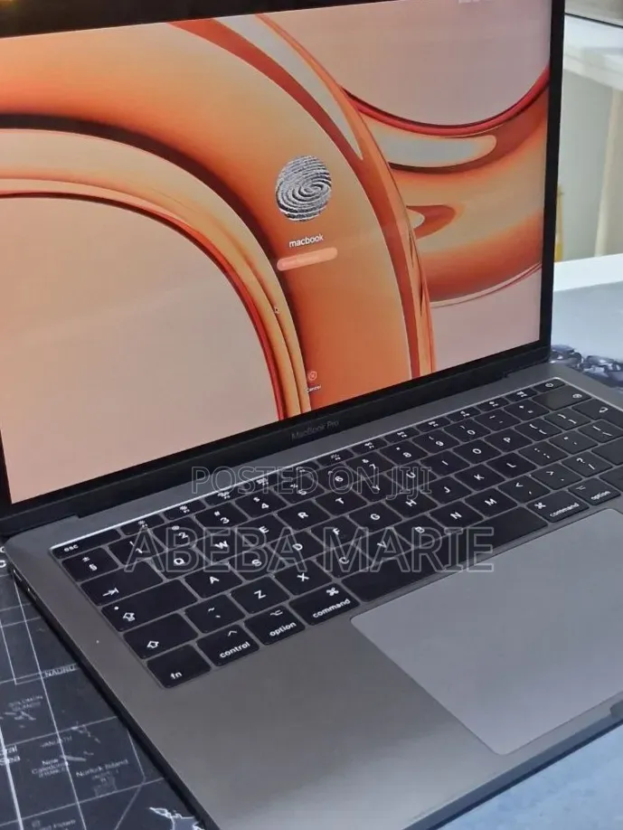 New Laptop Apple MacBook Pro 2017 8GB Intel Core i5 SSD 256GB