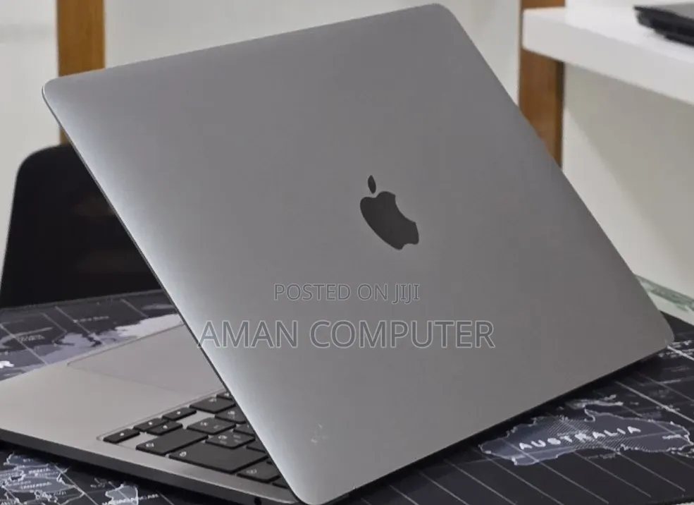New Laptop Apple MacBook Pro 2020 8GB Intel Core i5 SSD 512GB