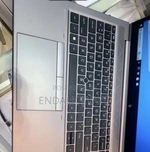 New Laptop HP ZBook Firefly G8 16GB Intel Core i7 SSD 512GB