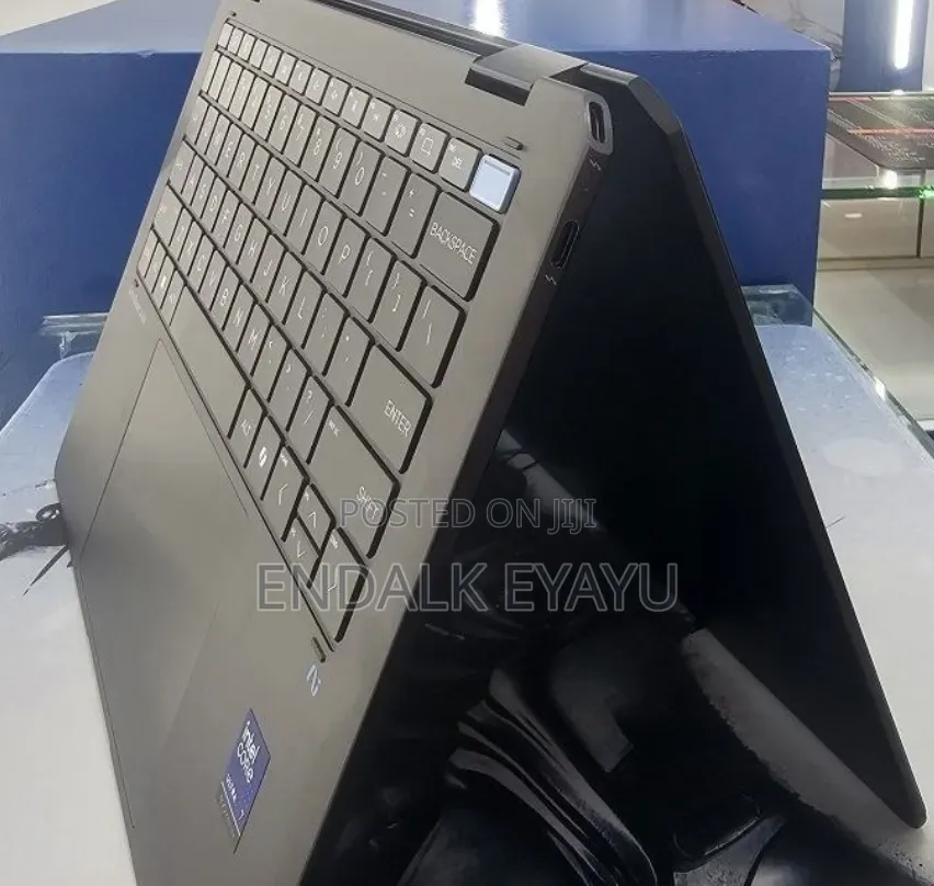 New Laptop HP OmniBook Ultra Flip 14" 16GB Intel Core Ultra 7 SSD 1T