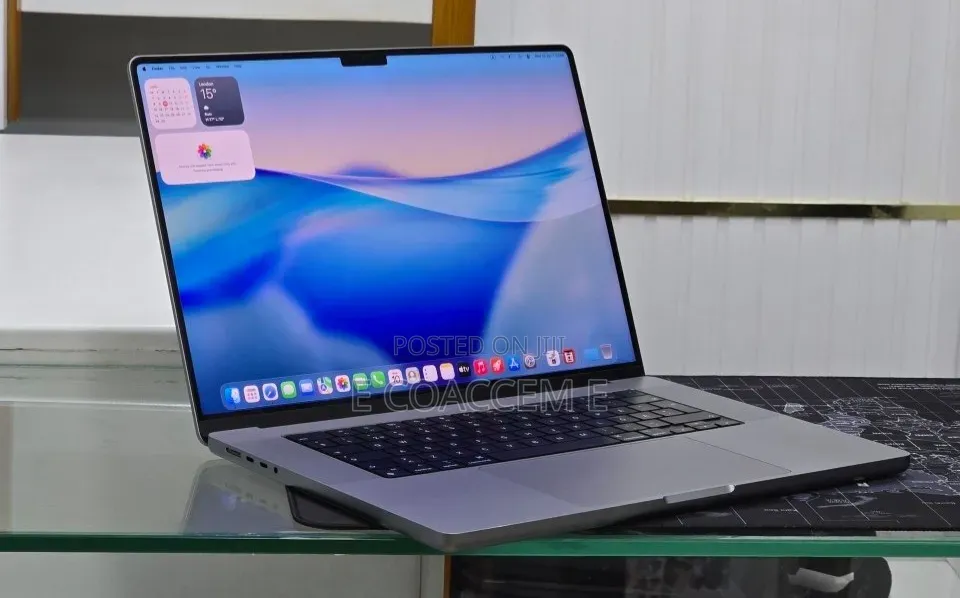 New Laptop Apple MacBook 64GB Apple M1 Max SSD 1T