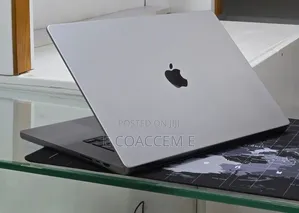 New Laptop Apple MacBook 64GB Apple M1 Max SSD 1T