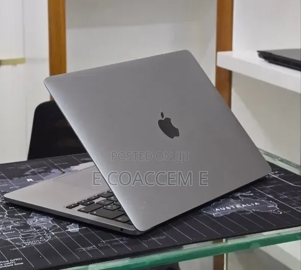New Laptop Apple MacBook 8GB Intel Core i5 SSD 512GB