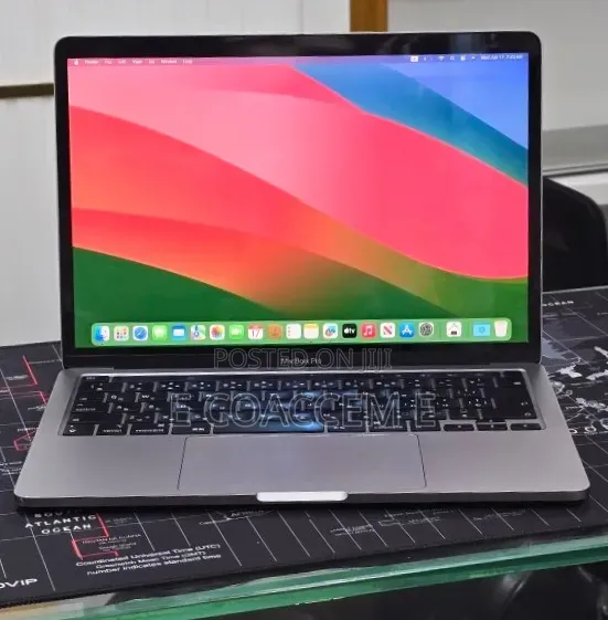 New Laptop Apple MacBook 8GB Intel Core i5 SSD 512GB