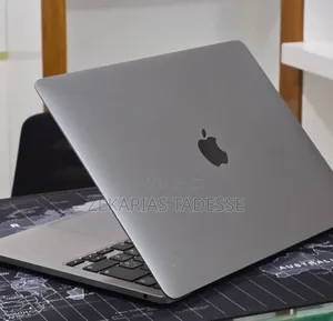 New Laptop Apple MacBook Pro 2020 8GB Intel Core i5 SSD 512GB