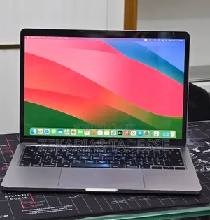 New Laptop Apple MacBook Pro 2020 8GB Intel Core i5 SSD 512GB
