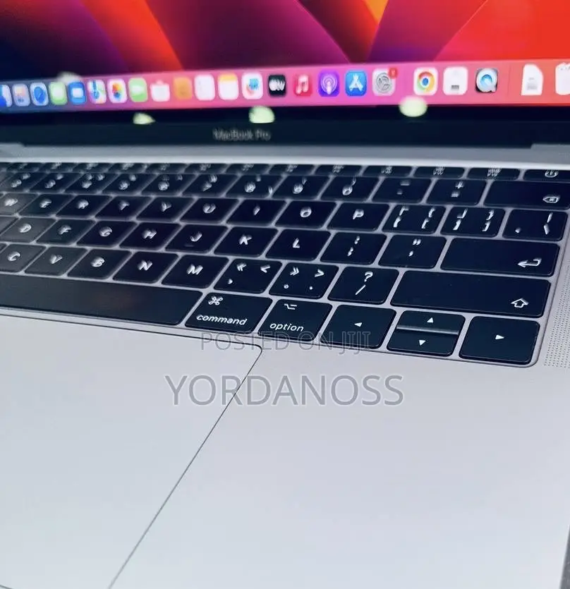 New Laptop Apple MacBook Pro 2017 8GB Intel Core i5 SSD 256GB
