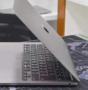 New Laptop Apple MacBook Pro 2020 8GB Intel Core i5 SSD 512GB