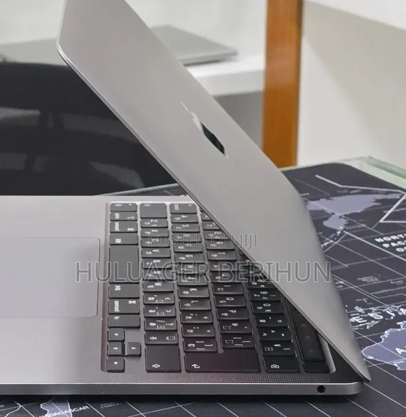 New Laptop Apple MacBook Pro 2020 8GB Intel Core i5 SSD 512GB