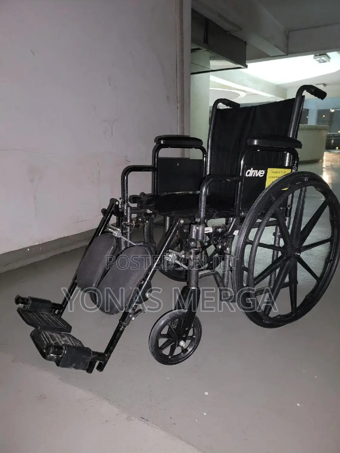 Wheelchairs for Adults Feature Elevating Leg Rests哭三travel Scooter