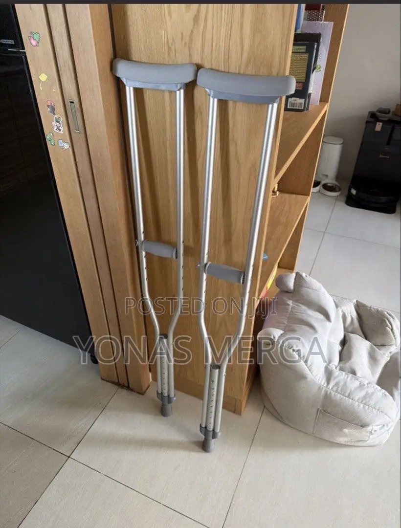 Crutches for Adults Underarm賑聲wearing
Push Button Footpieces for Fast